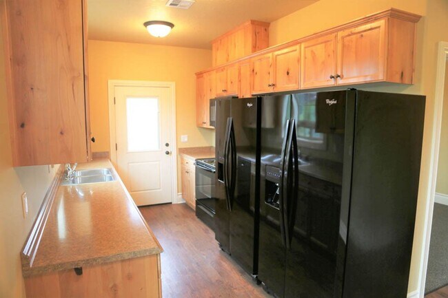 Building Photo - New Home! 5 Bedroom, Bonus Room, 6 Bathrooms