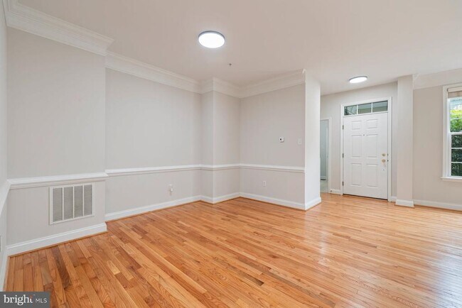 Building Photo - 805 Thicket Ct