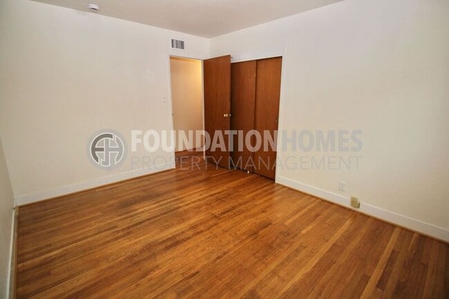 Building Photo - 599 Tamarack Dr