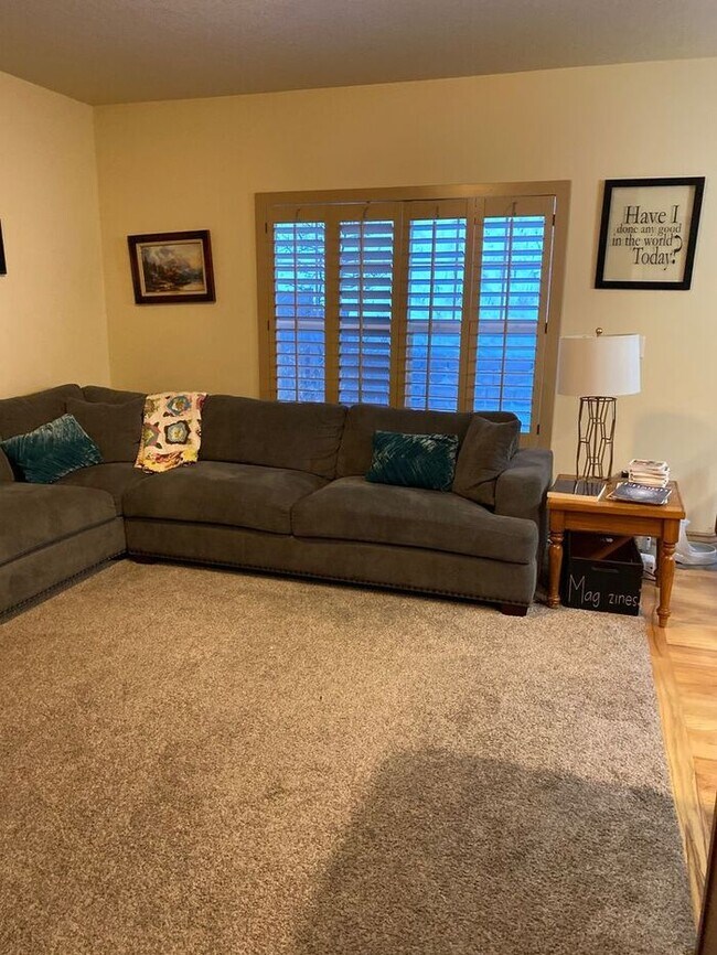 Building Photo - Beautiful 3 bedroom townhome in Draper!