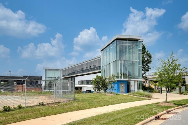 Building Photo - 4027 Bearwood Ave