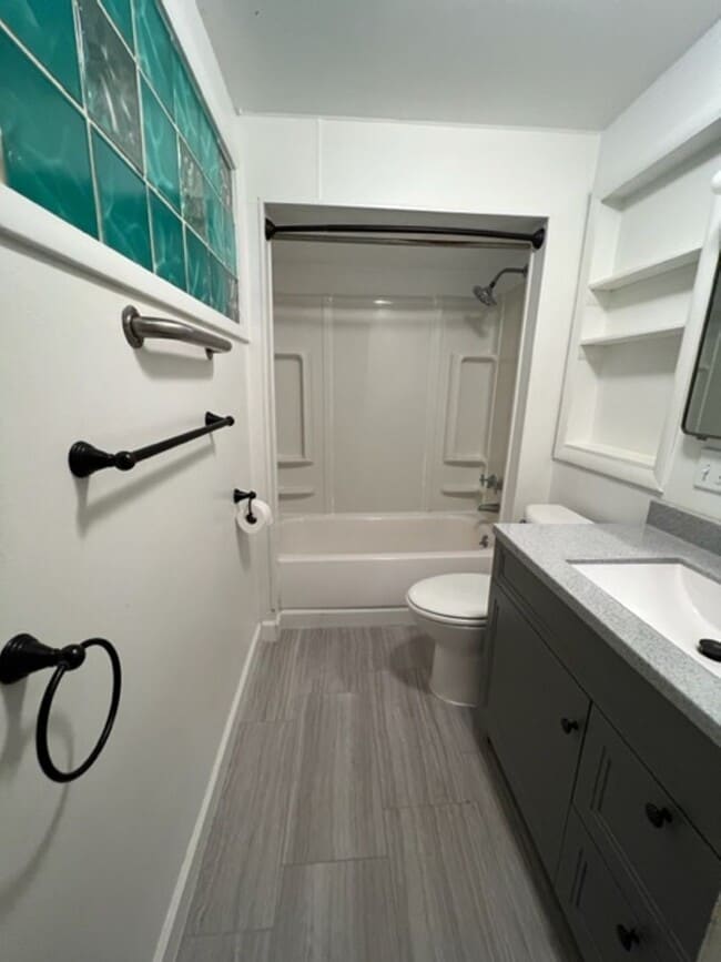 Building Photo - 536 Detroit St