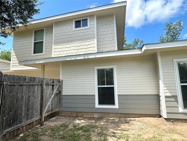 Building Photo - 1207 W N Loop Blvd