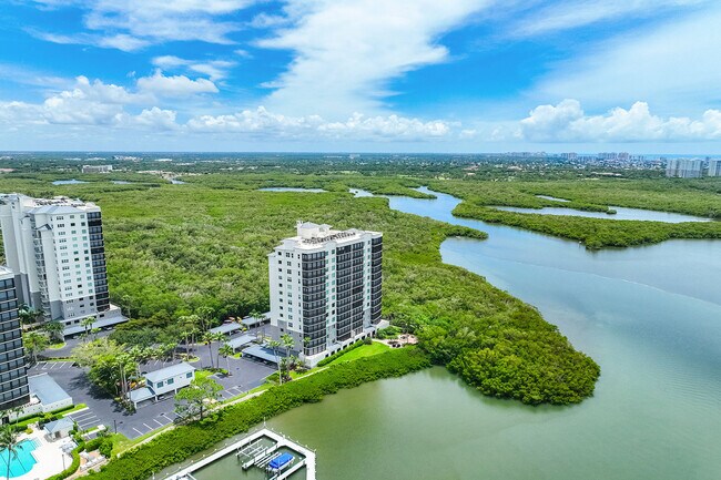 Building Photo - 420 Cove Tower Dr