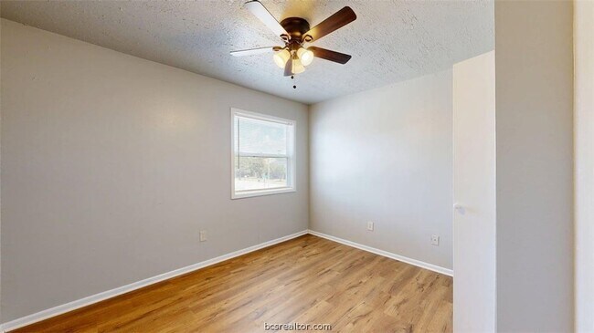 Building Photo - 1327 Airline Dr