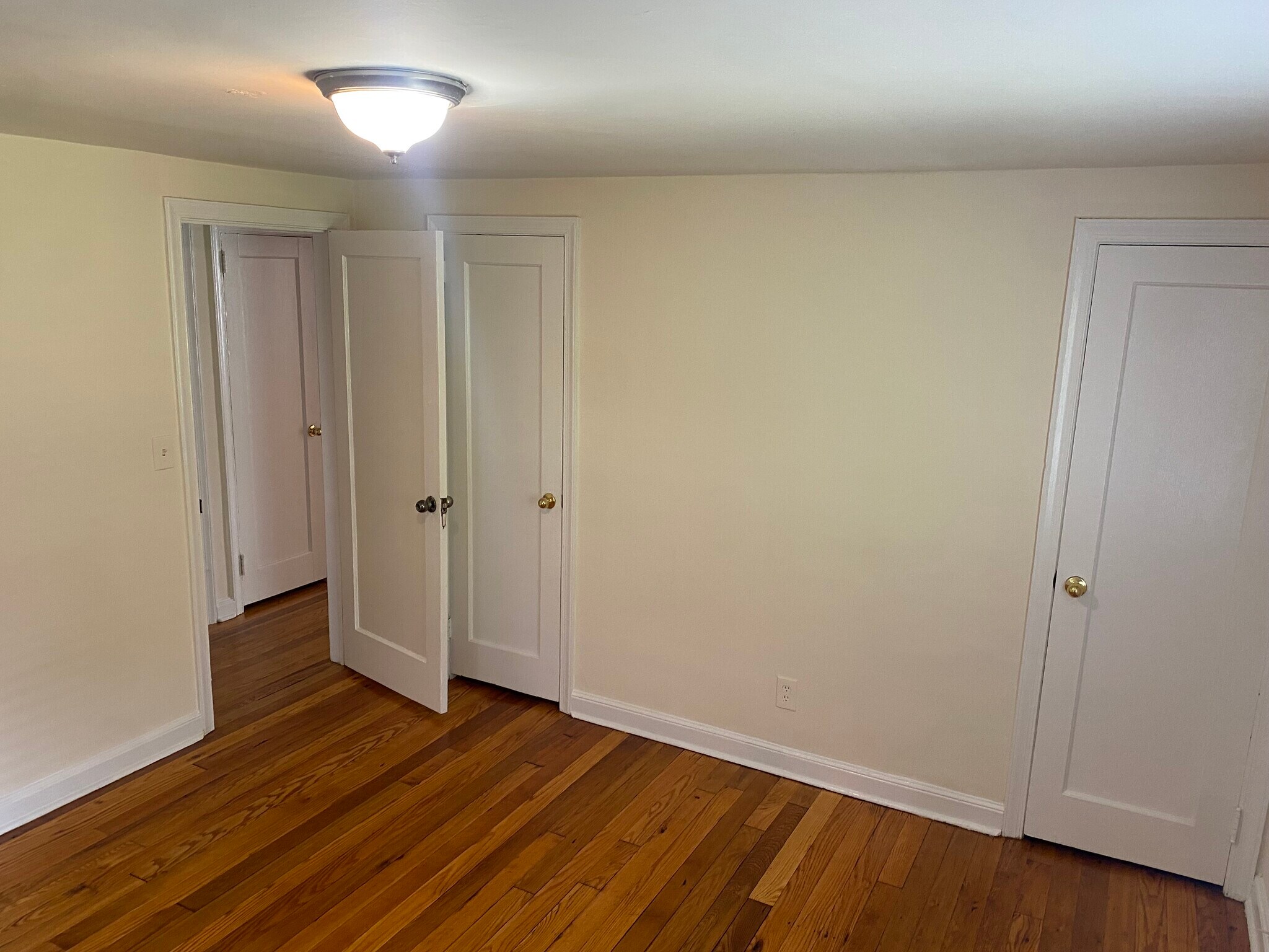 Building Photo - 621 Greenbrook Rd