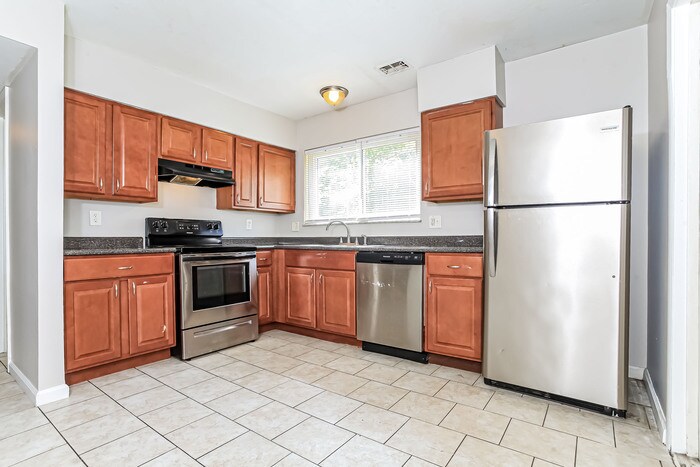 Building Photo - 8585 Sunlight Dr