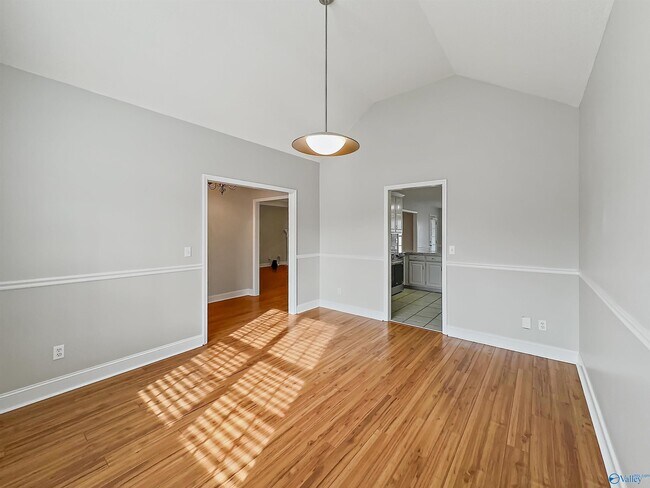 Building Photo - 93 Manor House Dr