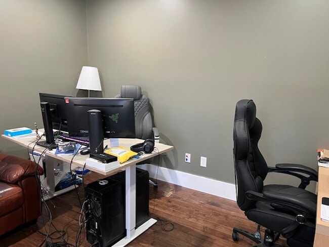 Building Photo - Single Family House