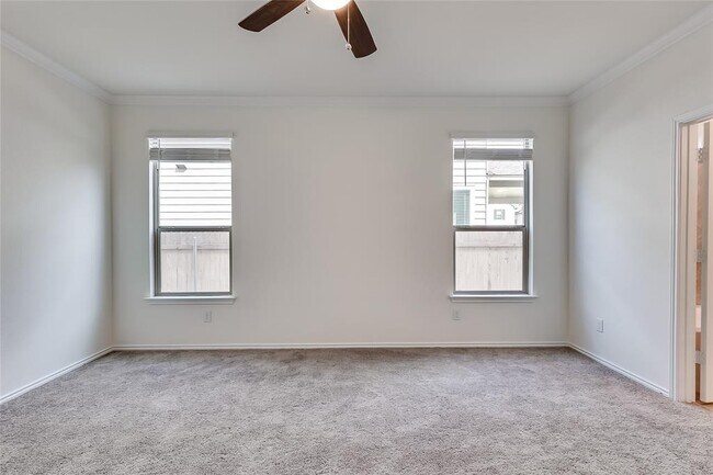 Building Photo - 105 Clematis Ct