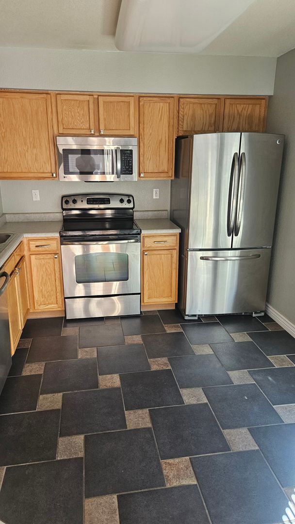 Building Photo - Cute 2 Bed Townhome in Southeast Fort Collins
