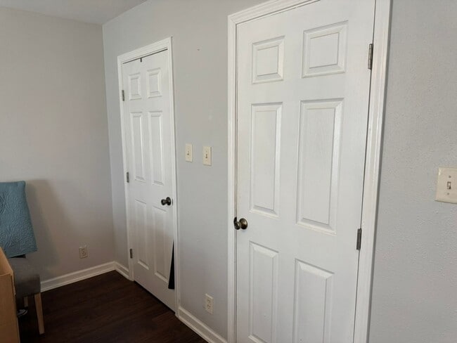 Building Photo - 3 Bed / 2 Bath – Updated Home with Fireplace & Large Backyard