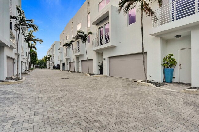 Building Photo - 1371 N Ocean Blvd