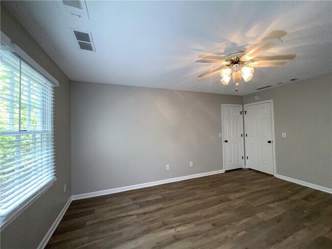 Building Photo - 12560 Crabapple Chase Dr