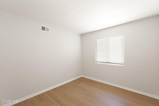 Building Photo - 1053 Ayhens St