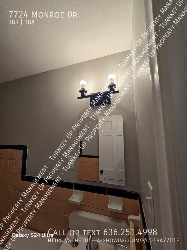 Building Photo - 7724 Monroe Dr