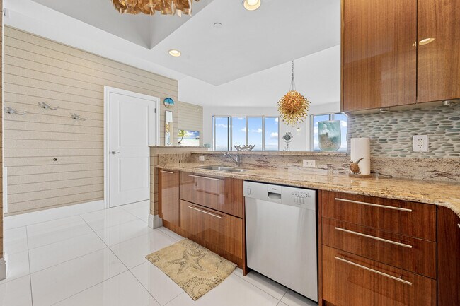 Building Photo - 2700 N Ocean Dr