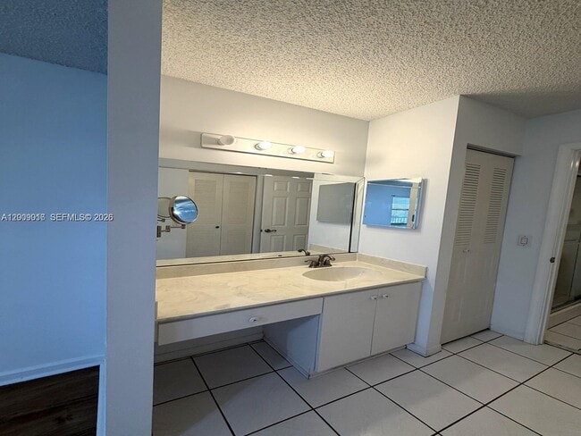 Building Photo - 1400 SW 124th Terrace