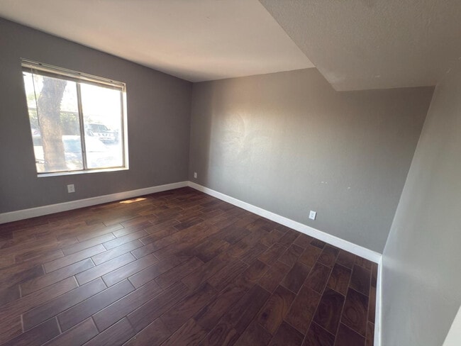 Building Photo - 10610 S 48th St