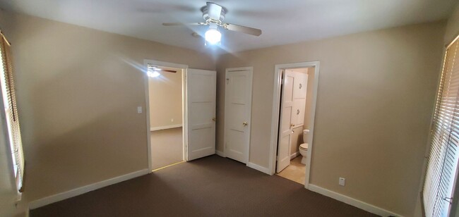 Building Photo - Garfield/6th Duplex