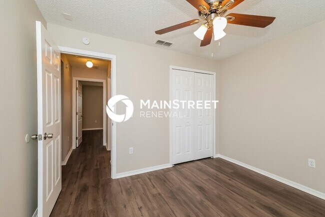Building Photo - 3 Bedroom Pet-Friendly Home in POINCIANA, ...