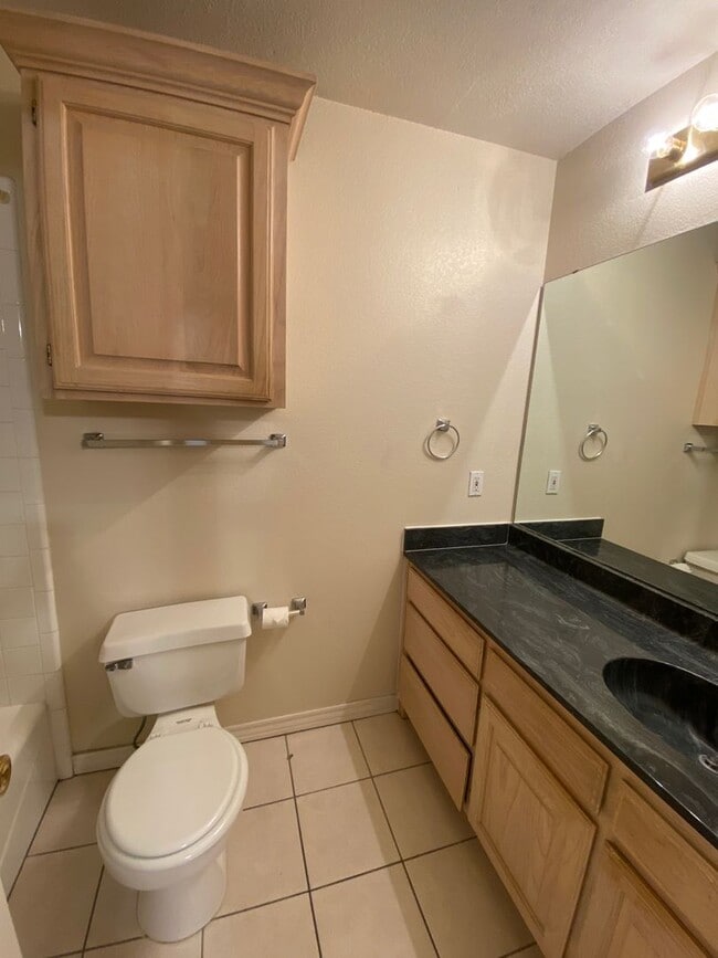 Building Photo - 1214 Lindsey Ln