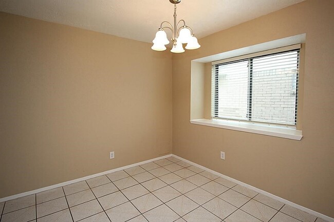 Building Photo - 3873 Pecan Cir