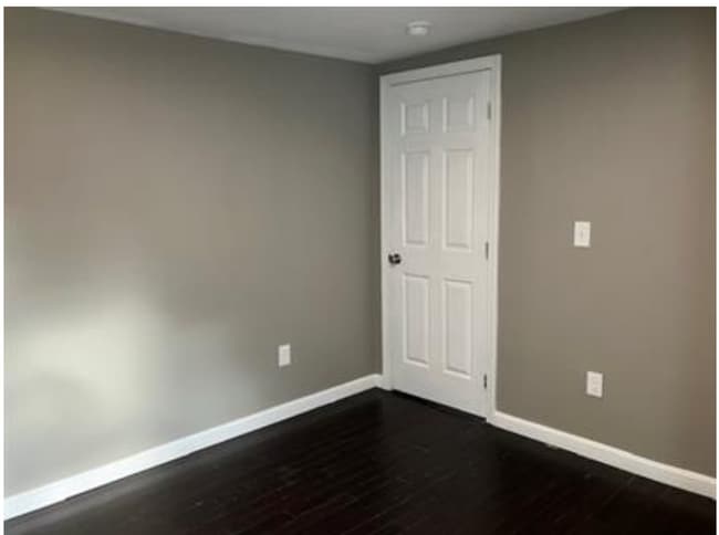 Building Photo - 21 E Lake Rd