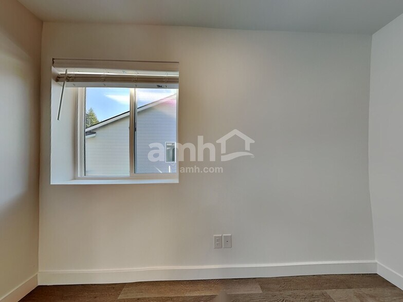 Building Photo - 7713 Brenden St SW