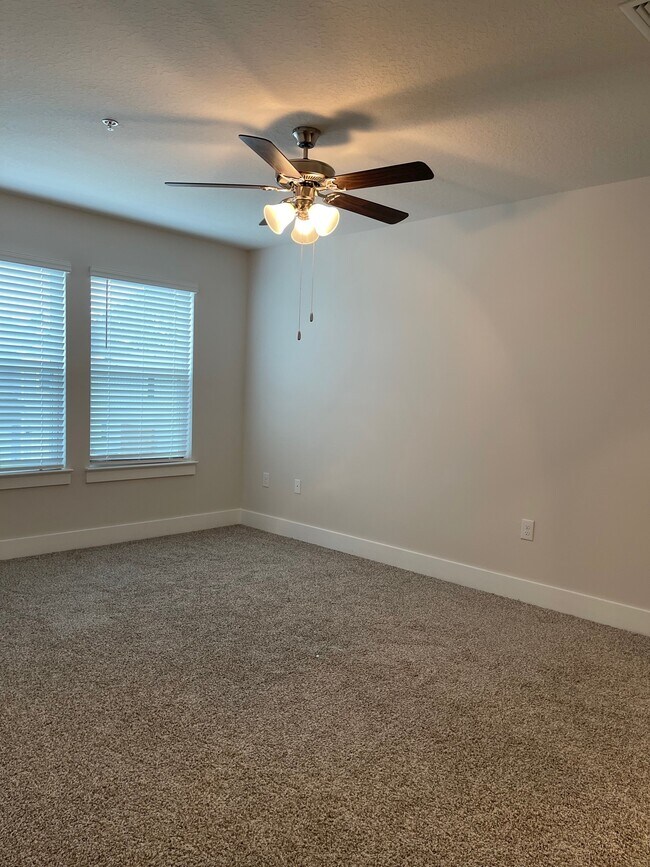 Building Photo - 1630 Iroquois Ct