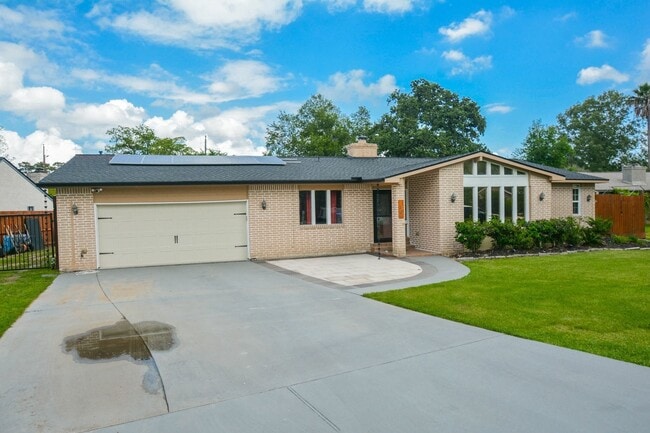 Building Photo - 1402 Chestnut Ridge Rd