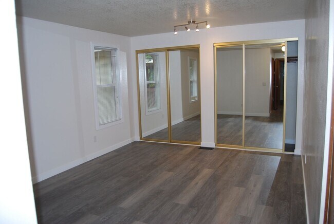 Building Photo - Charming 2 Bedroom 1.5 Bathroom in Tigard