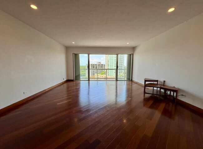 Building Photo - 2451 Brickell Ave