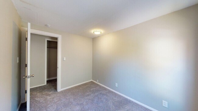 Building Photo - Cudell/West Blvd neighborhood; 4 bedroom/1 bath single family house for rent!