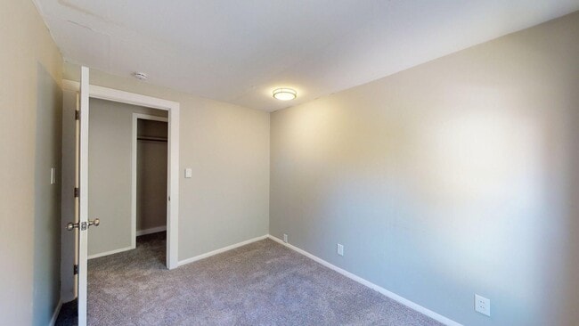 Building Photo - Cudell/West Blvd neighborhood; 4 bedroom/1...