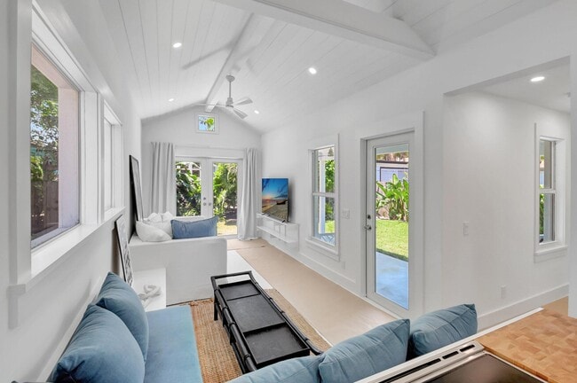 Building Photo - 220 S L St