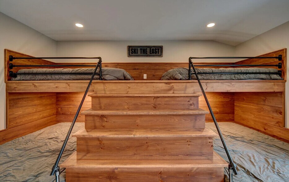 Building Photo - 179 S Peak Rd
