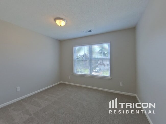 Building Photo - 8432 Redstone View Dr