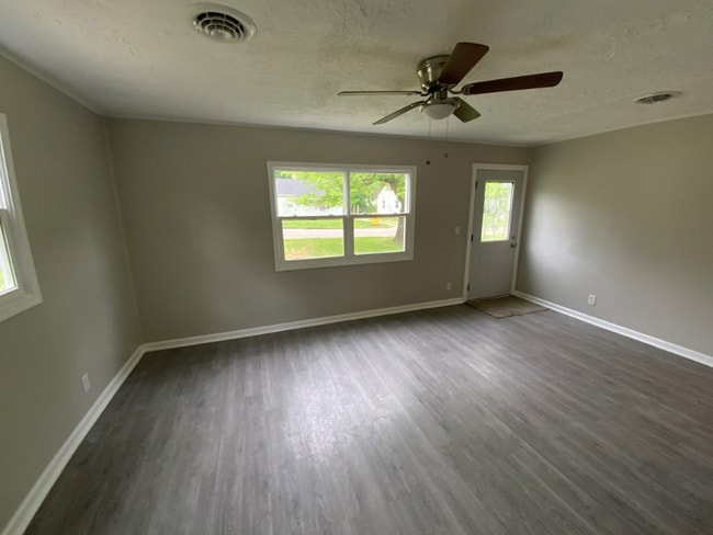 Building Photo - 420 Spayer Ln