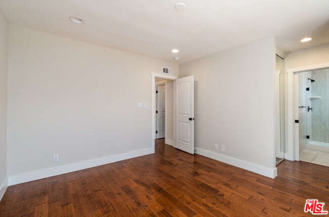 Building Photo - 1604 Oak Ave