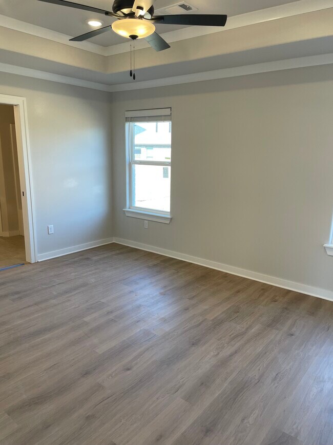 Building Photo - 1110 Maclaren Ave