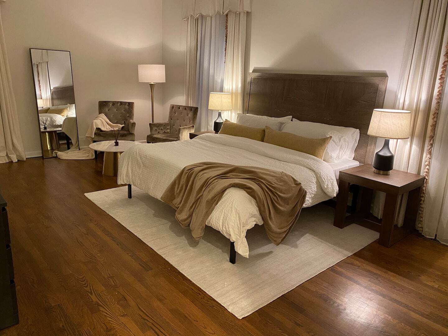 Building Photo - 32 E Bellevue Plz