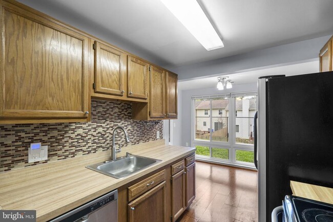 Building Photo - 18050 Chalet Dr