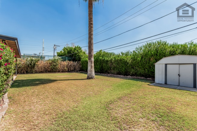 Building Photo - 3Bed/3Bath House at Thomas/7th Ave! Ready for Immediate Move-In! -- NO HOA! FULLY REMODELED!