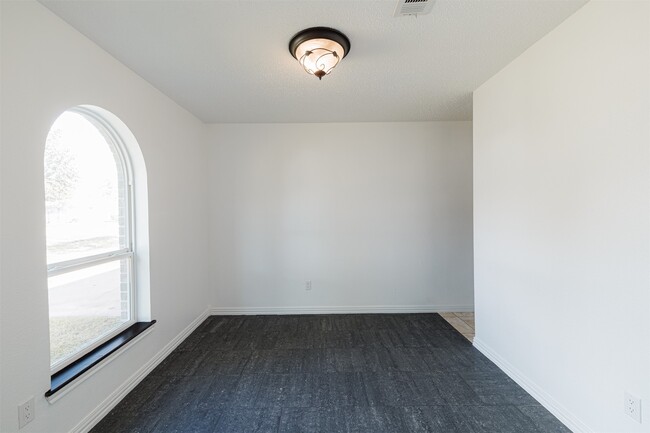 Building Photo - 1615 Junker St