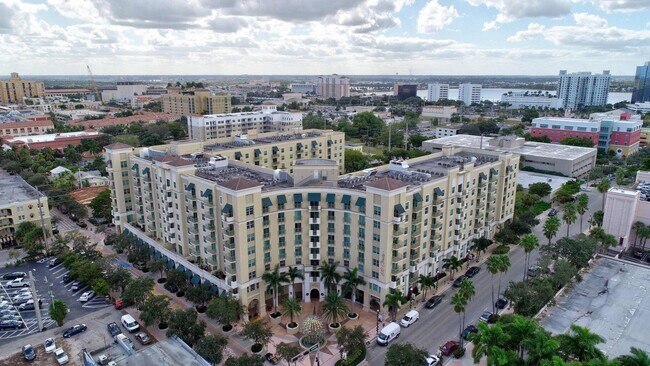 Building Photo - 610 Clematis St