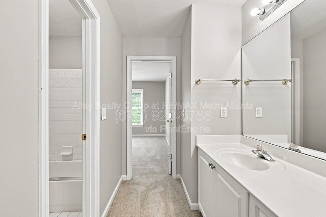 Building Photo - 6725 Ridgefield Dr
