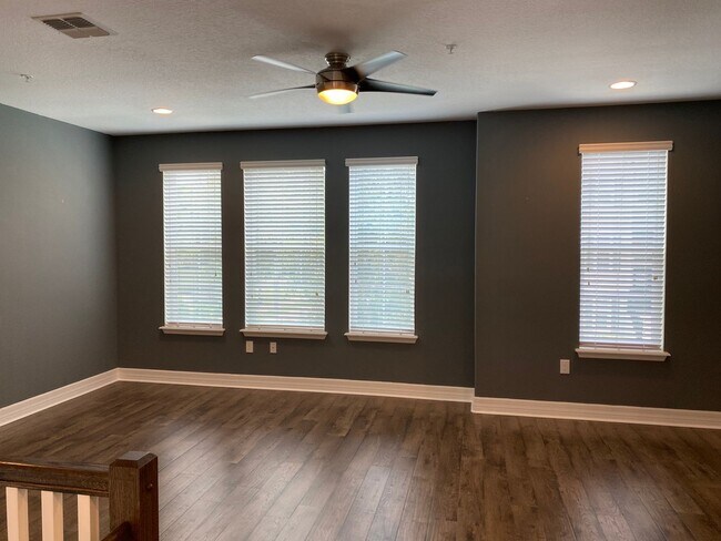 Building Photo - 1061 Clifton Springs Ln