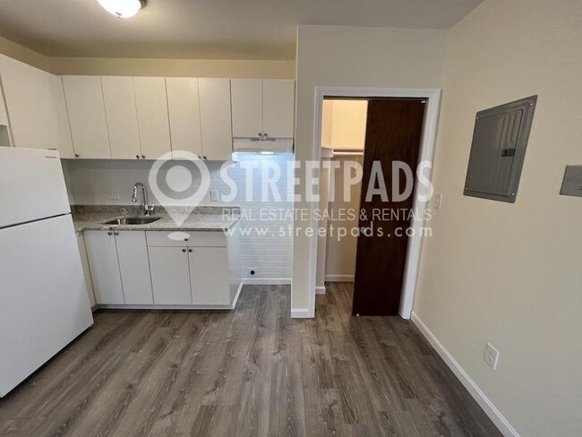Building Photo - 1 bedroom in Boston MA 02130