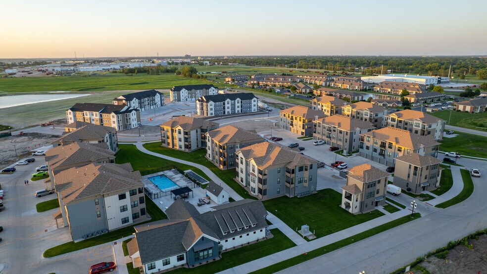 Primary Photo - Legacy 34